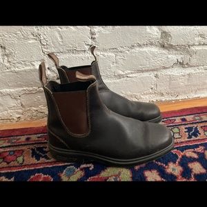 Blundstone 062 Chelsea boot in stout brown. US9.5/AU8.5